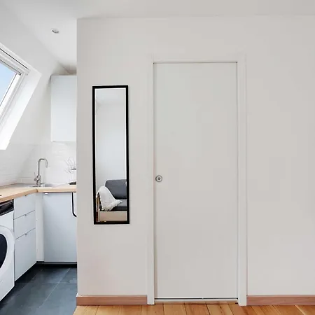 2p Near Trocadero - Eiffel Tower * パリ