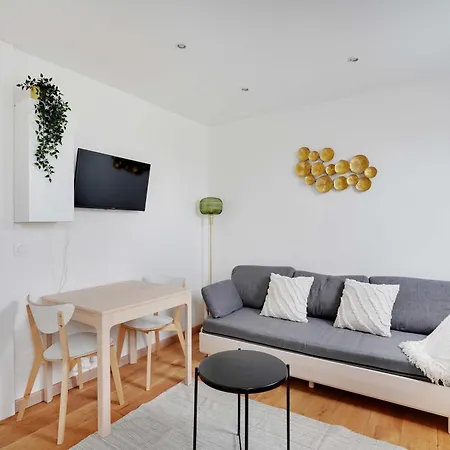 2p Near Trocadero - Eiffel Tower Париж