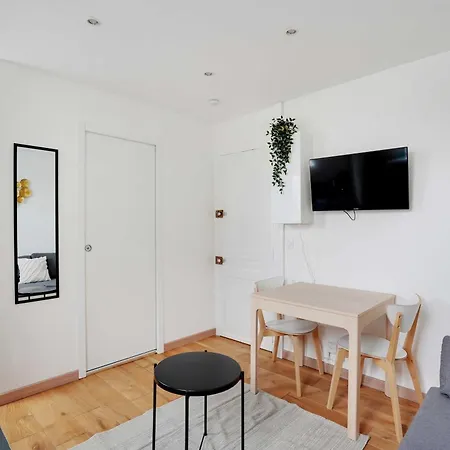 2p Near Trocadero - Eiffel Tower Апартаменты *